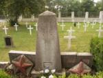 Pomník na hřbitově v Milovicích