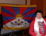 Stehlíková a tibetskou vlajkou, jejíž používání podle dalajlamových slov 